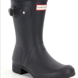 NEVER WORN Hunter Short Rain boots (black) US 10